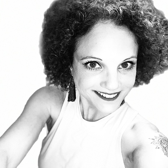 Meet your Posher, Lacey - Picture 1 of 1